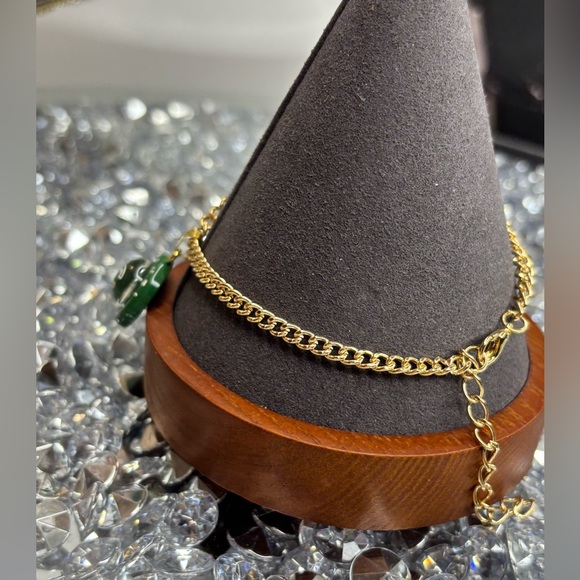 CHANEL charm pendent on unbranded bracelet - Picture 6 of 7